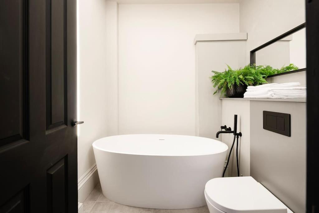 High End Free Parking Wifi Balcony Ensuite كيلتنهام المظهر الخارجي الصورة